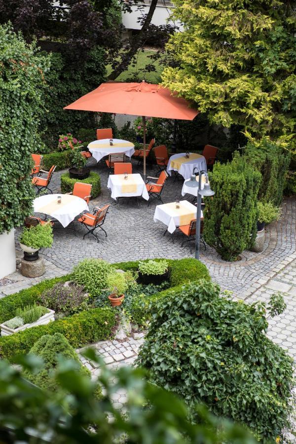 Simones Hotel Fuerstenhof ลันด์สฮูท ภายนอก รูปภาพ