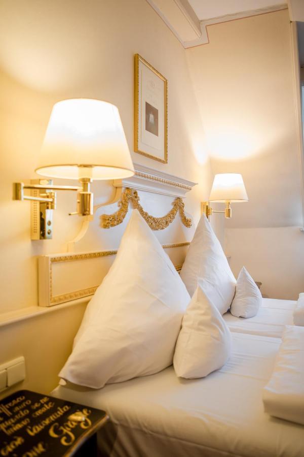 Simones Hotel Fuerstenhof ลันด์สฮูท ภายนอก รูปภาพ