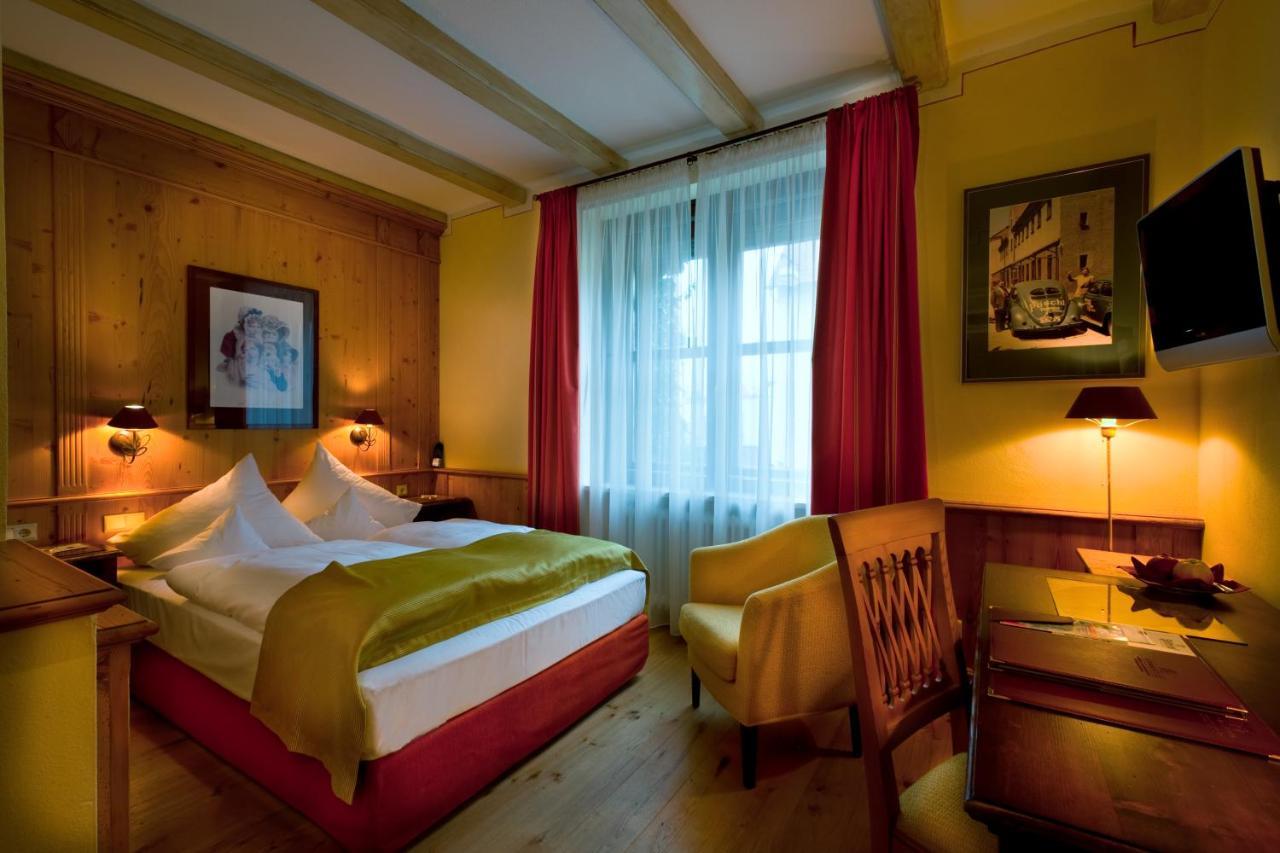Simones Hotel Fuerstenhof ลันด์สฮูท ภายนอก รูปภาพ