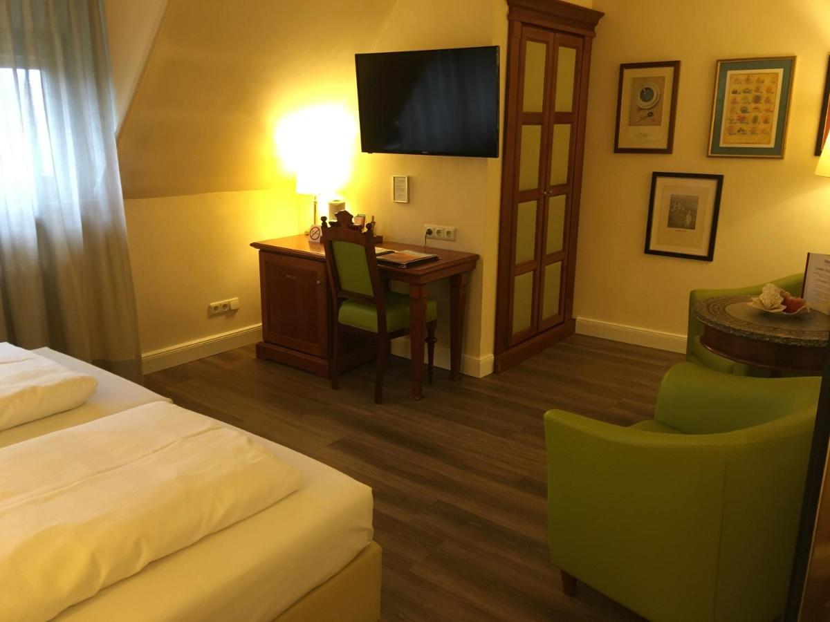 Simones Hotel Fuerstenhof ลันด์สฮูท ภายนอก รูปภาพ