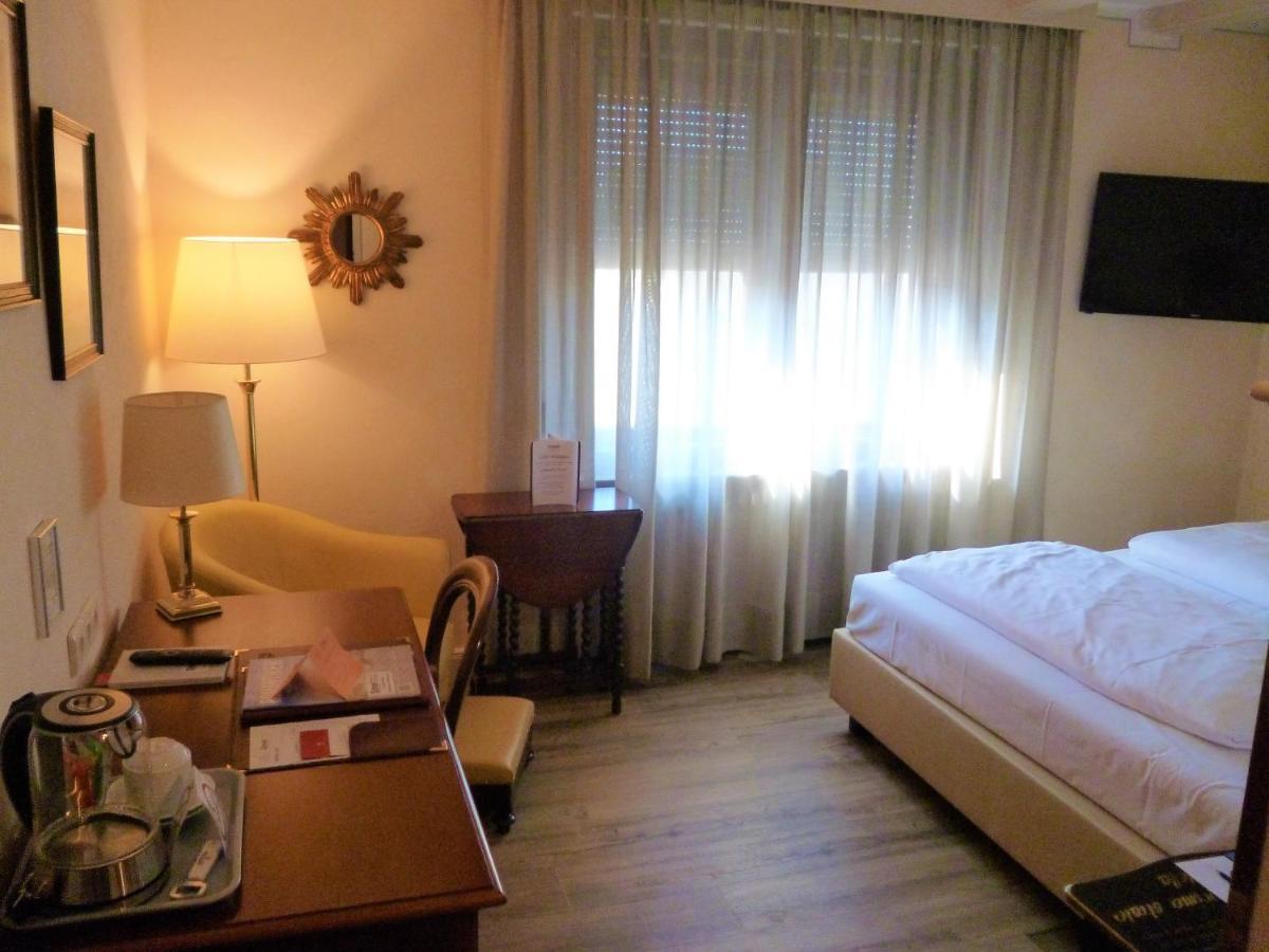 Simones Hotel Fuerstenhof ลันด์สฮูท ภายนอก รูปภาพ