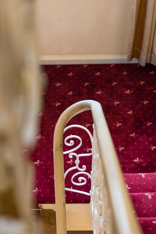 Simones Hotel Fuerstenhof ลันด์สฮูท ภายนอก รูปภาพ