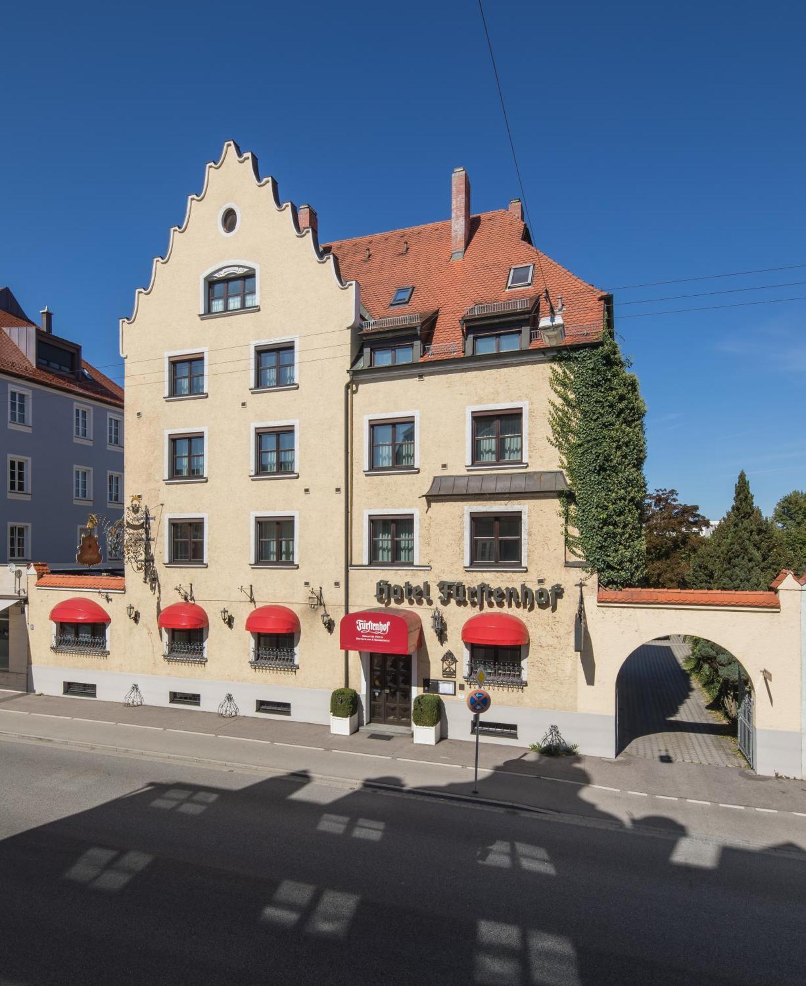 Simones Hotel Fuerstenhof ลันด์สฮูท ภายนอก รูปภาพ