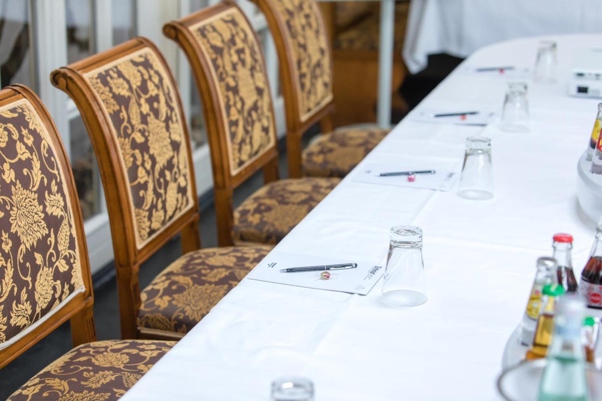 Simones Hotel Fuerstenhof ลันด์สฮูท ภายนอก รูปภาพ