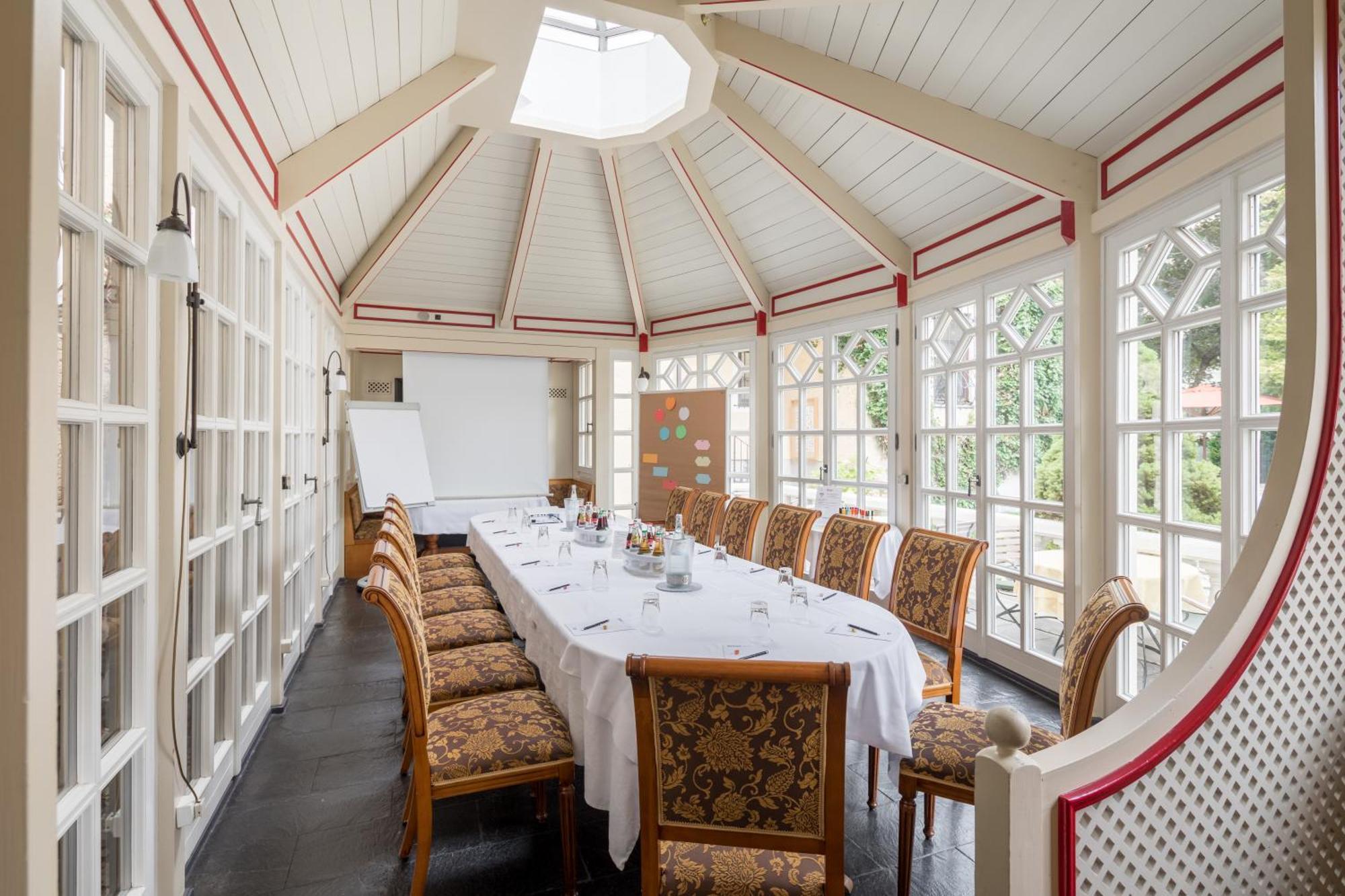 Simones Hotel Fuerstenhof ลันด์สฮูท ภายนอก รูปภาพ