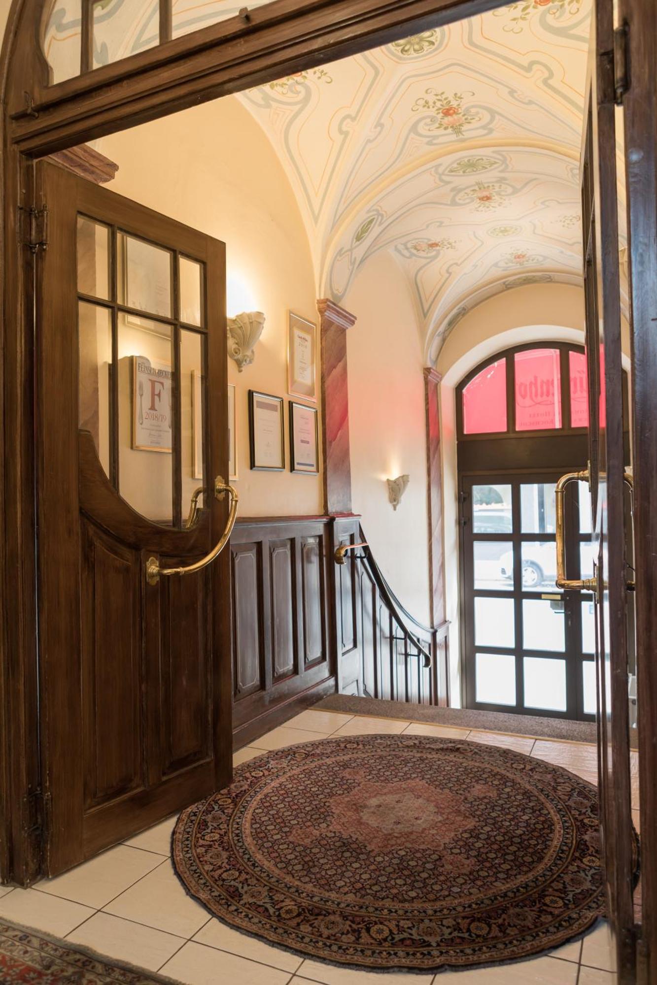 Simones Hotel Fuerstenhof ลันด์สฮูท ภายนอก รูปภาพ