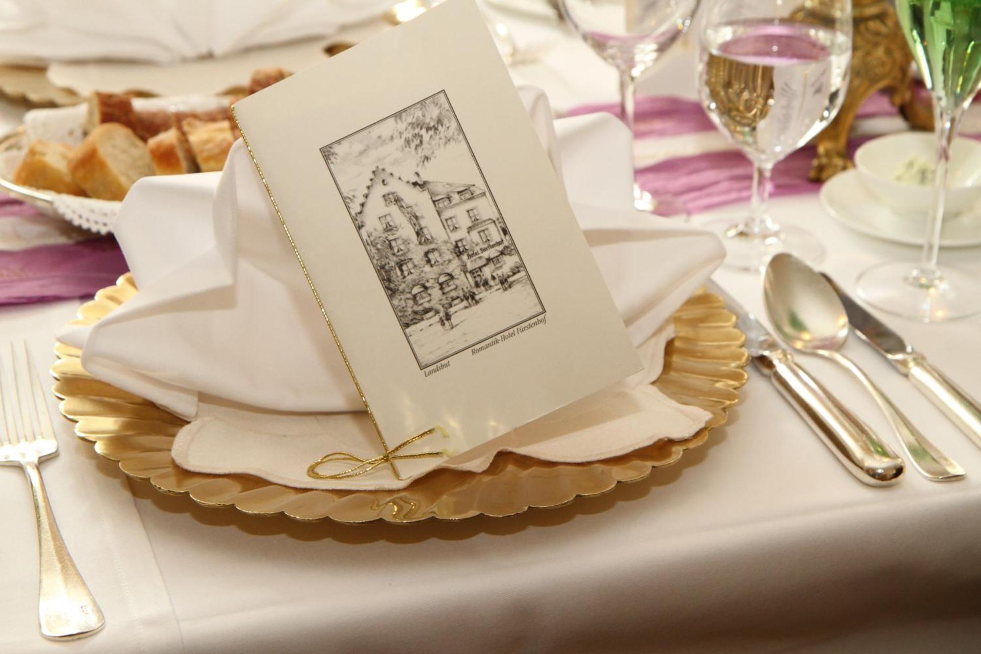 Simones Hotel Fuerstenhof ลันด์สฮูท ภายนอก รูปภาพ