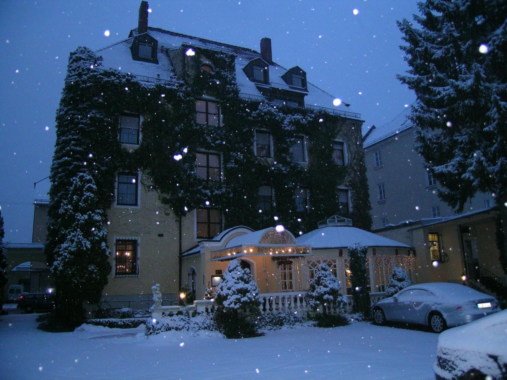 Simones Hotel Fuerstenhof ลันด์สฮูท ภายนอก รูปภาพ