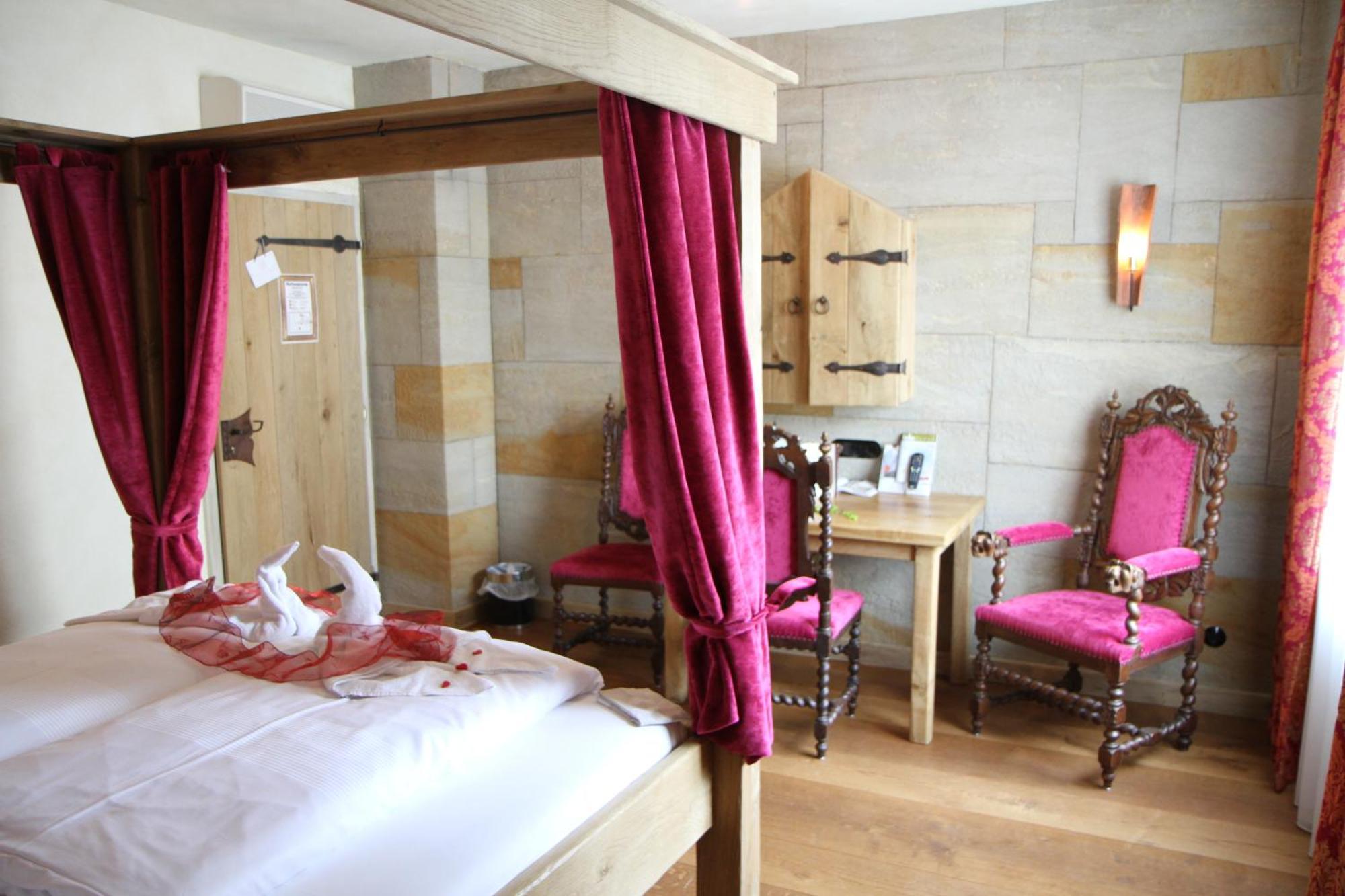 Simones Hotel Fuerstenhof ลันด์สฮูท ภายนอก รูปภาพ