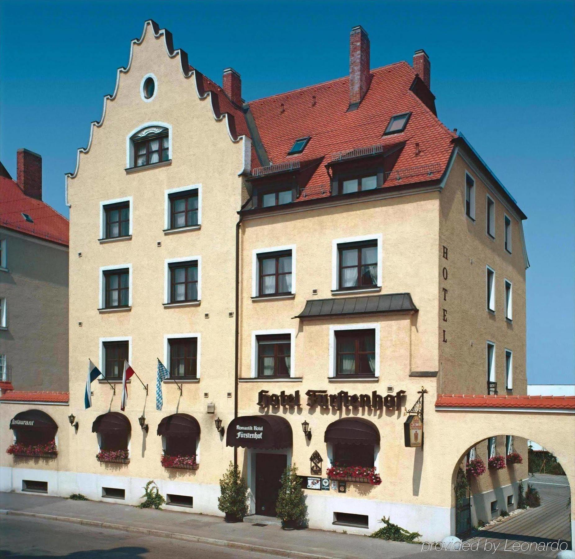 Simones Hotel Fuerstenhof ลันด์สฮูท ภายนอก รูปภาพ