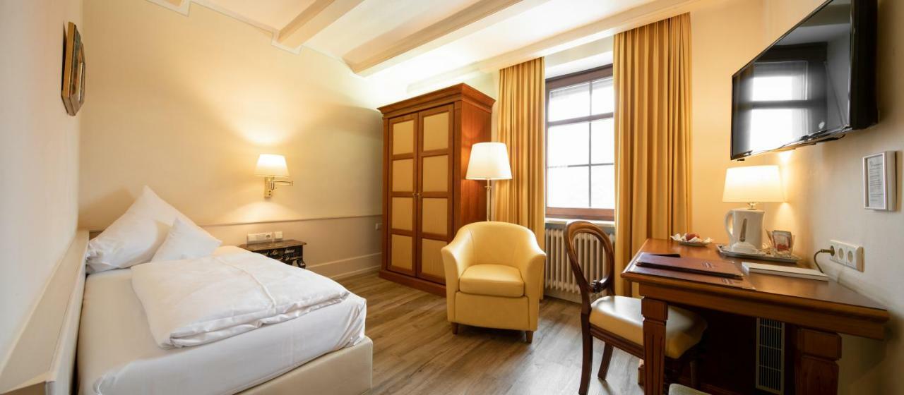 Simones Hotel Fuerstenhof ลันด์สฮูท ภายนอก รูปภาพ