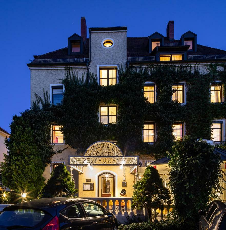 Simones Hotel Fuerstenhof ลันด์สฮูท ภายนอก รูปภาพ