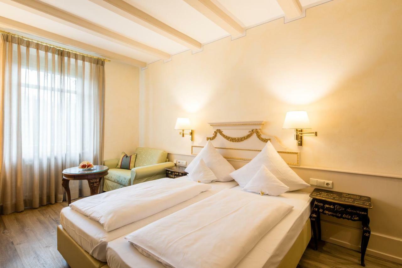 Simones Hotel Fuerstenhof ลันด์สฮูท ภายนอก รูปภาพ