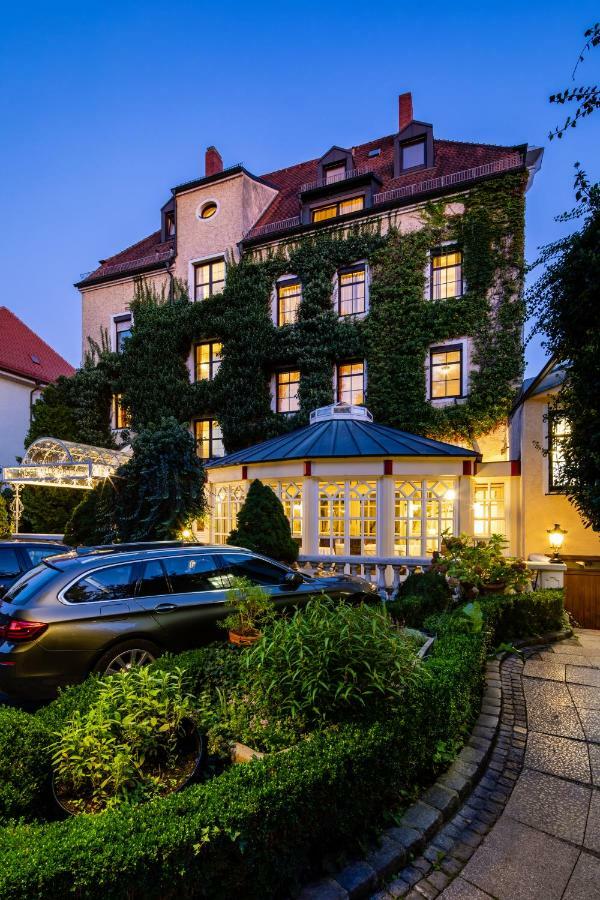 Simones Hotel Fuerstenhof ลันด์สฮูท ภายนอก รูปภาพ