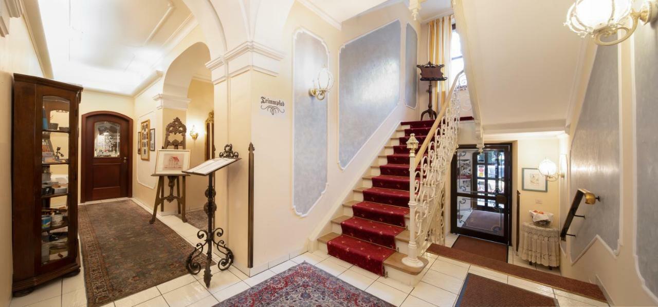 Simones Hotel Fuerstenhof ลันด์สฮูท ภายนอก รูปภาพ
