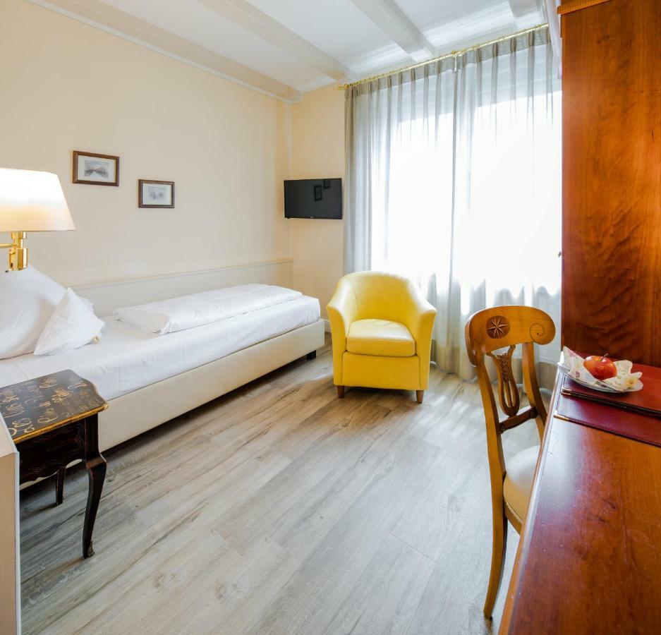 Simones Hotel Fuerstenhof ลันด์สฮูท ภายนอก รูปภาพ