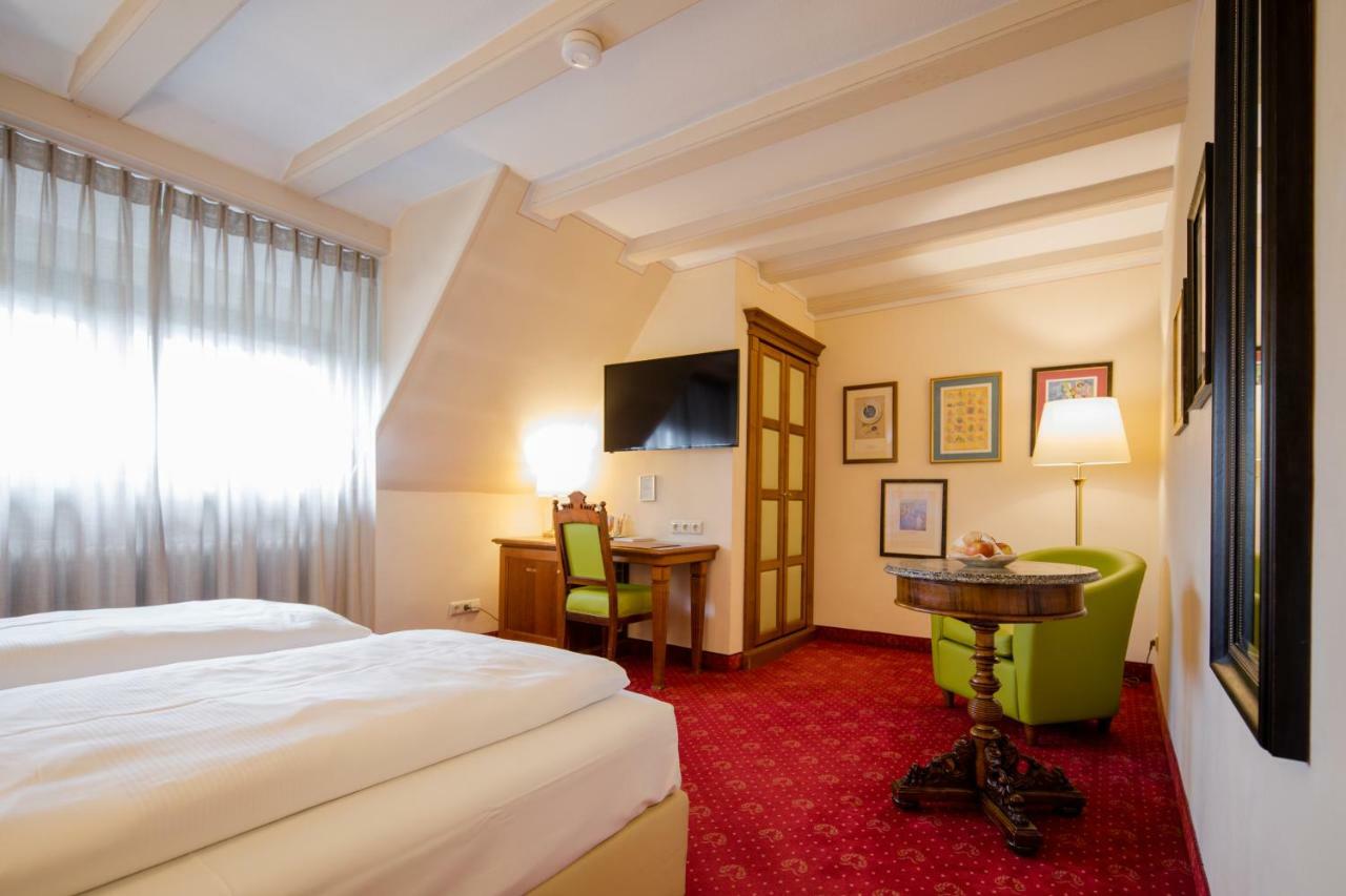 Simones Hotel Fuerstenhof ลันด์สฮูท ภายนอก รูปภาพ
