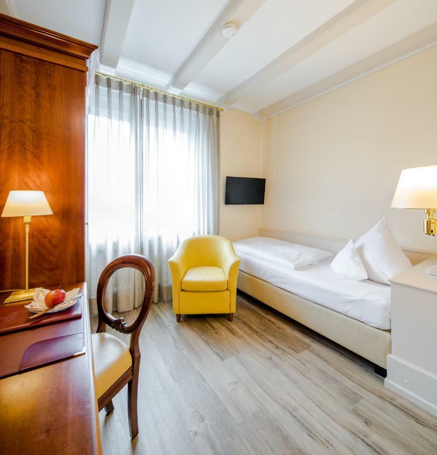 Simones Hotel Fuerstenhof ลันด์สฮูท ภายนอก รูปภาพ