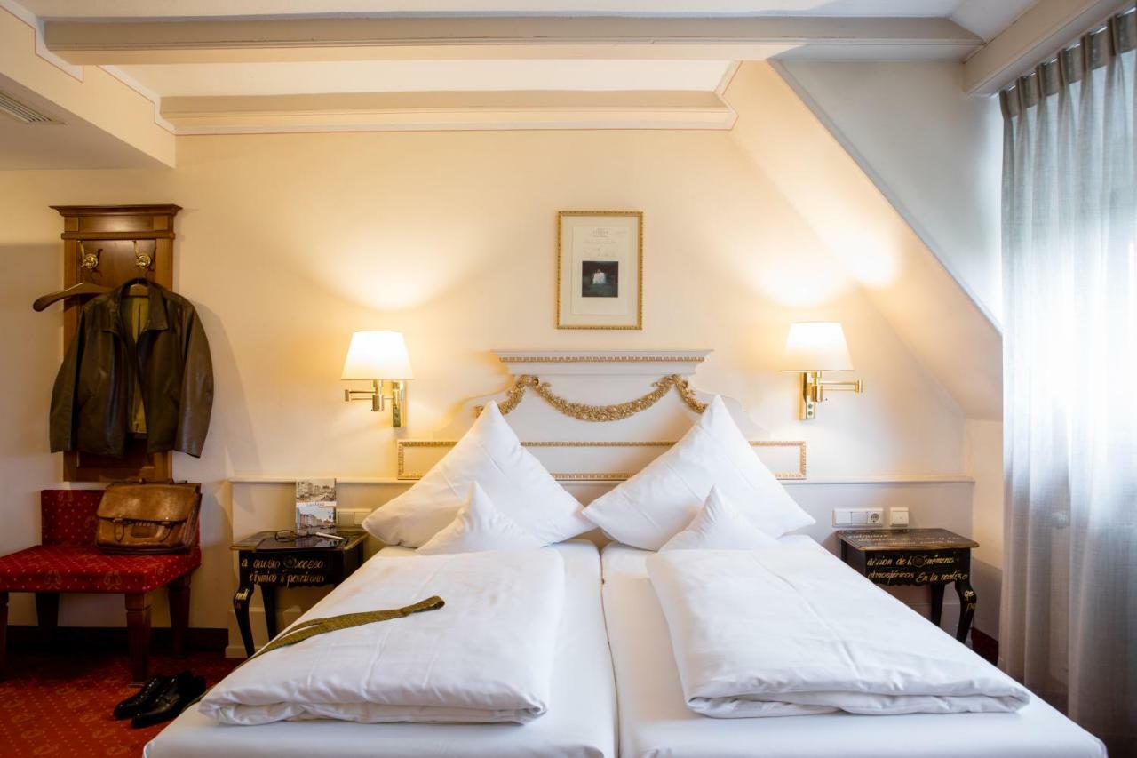 Simones Hotel Fuerstenhof ลันด์สฮูท ภายนอก รูปภาพ