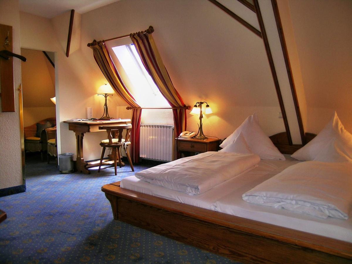 Simones Hotel Fuerstenhof ลันด์สฮูท ภายนอก รูปภาพ